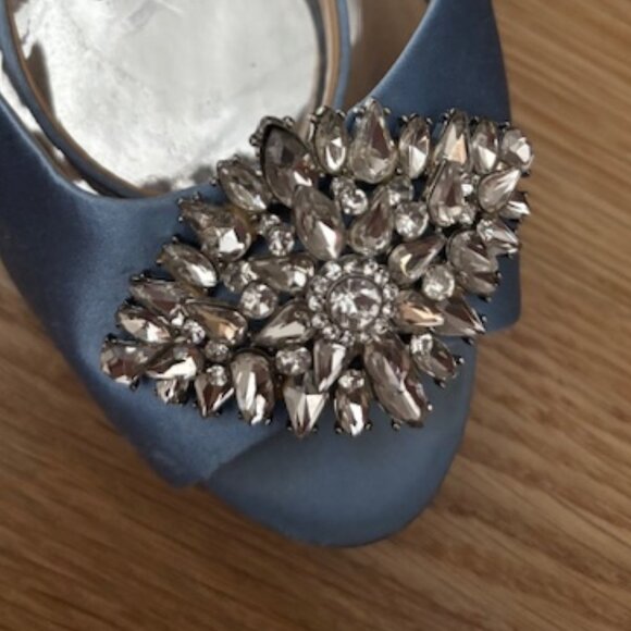 Beautiful size 9 Badgley Mischka heels with gorgeous embellishment - Picture 4 of 8